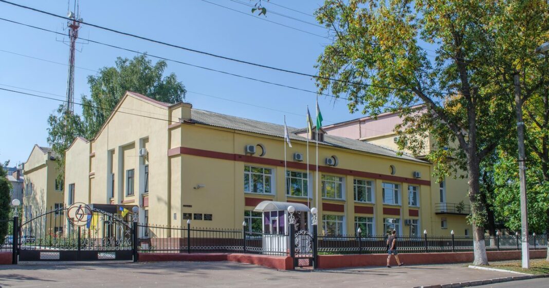 Здание: Облэнерго в Чернигове («Чернігівобленерго» и «Енера Чернігів»)